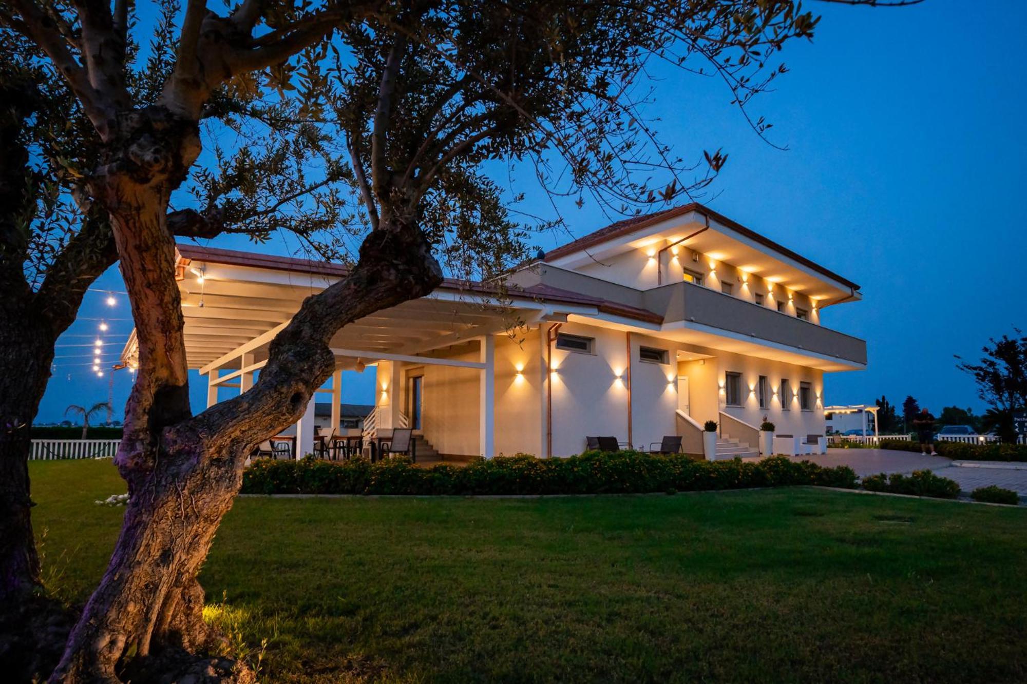 Villa Zefiro Suites & Events Battipaglia Exteriör bild