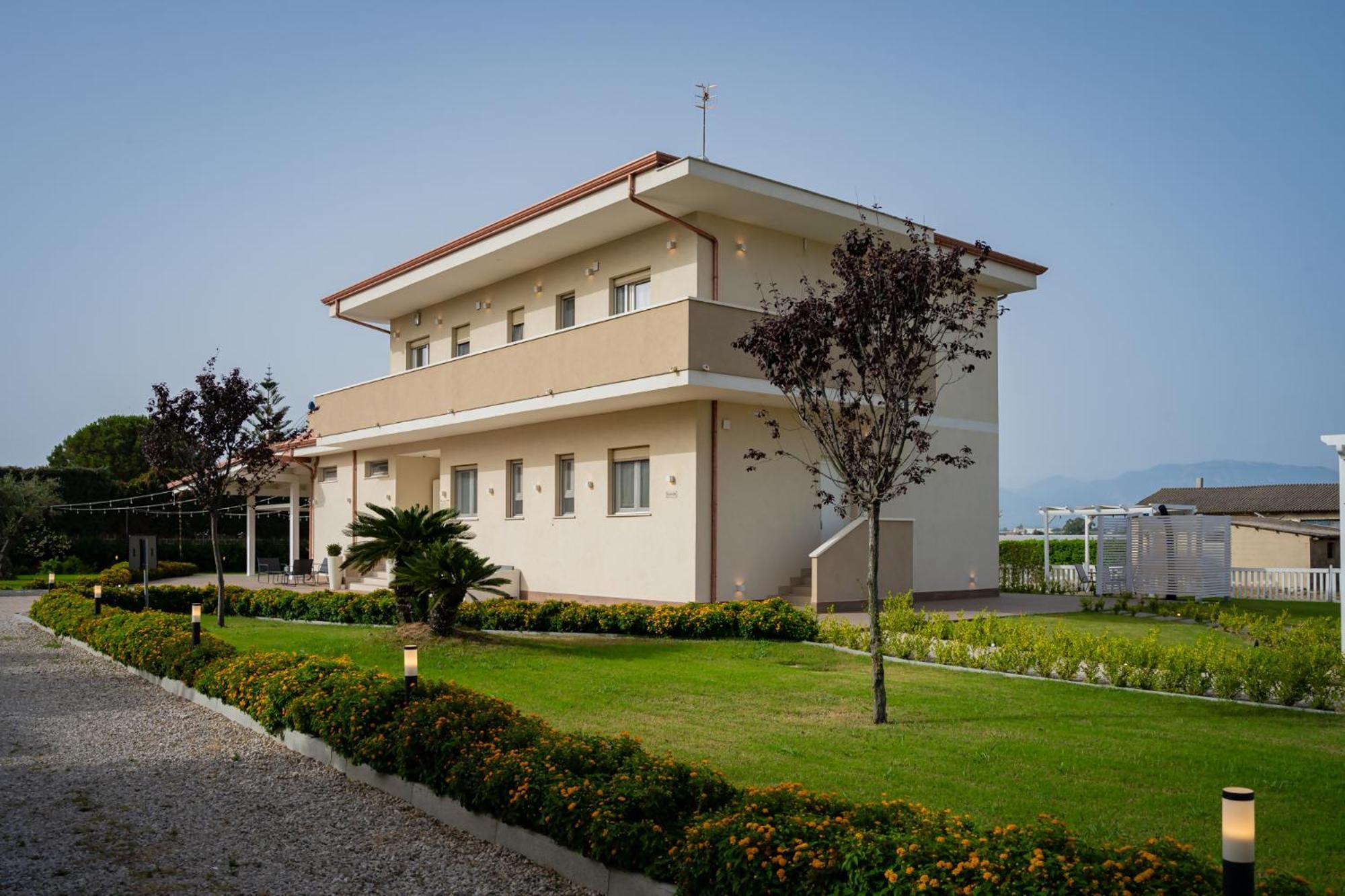 Villa Zefiro Suites & Events Battipaglia Exteriör bild